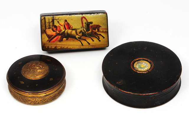 Appraisal: A CONTINENTAL CIRCULAR GILT METAL TORTOISESHELL AND BLACK LACQUERED SNUFF