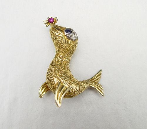 Appraisal: K FIGURAL SEA LION OR SEAL BROOCH K yellow gold