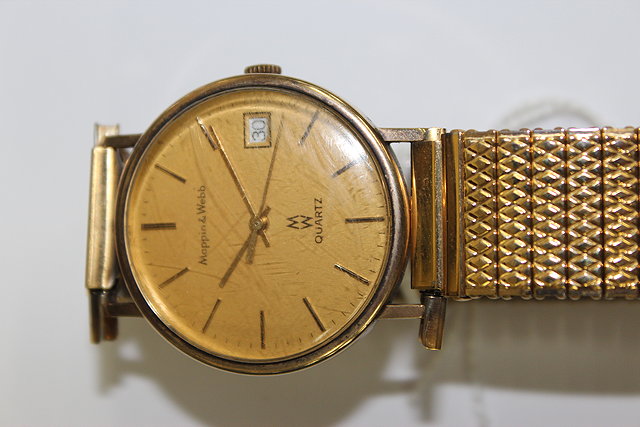 Appraisal: A MAPPIN AND WEBB GENT'S NINE CARAT GOLD QUARTZ WRISTWATCH