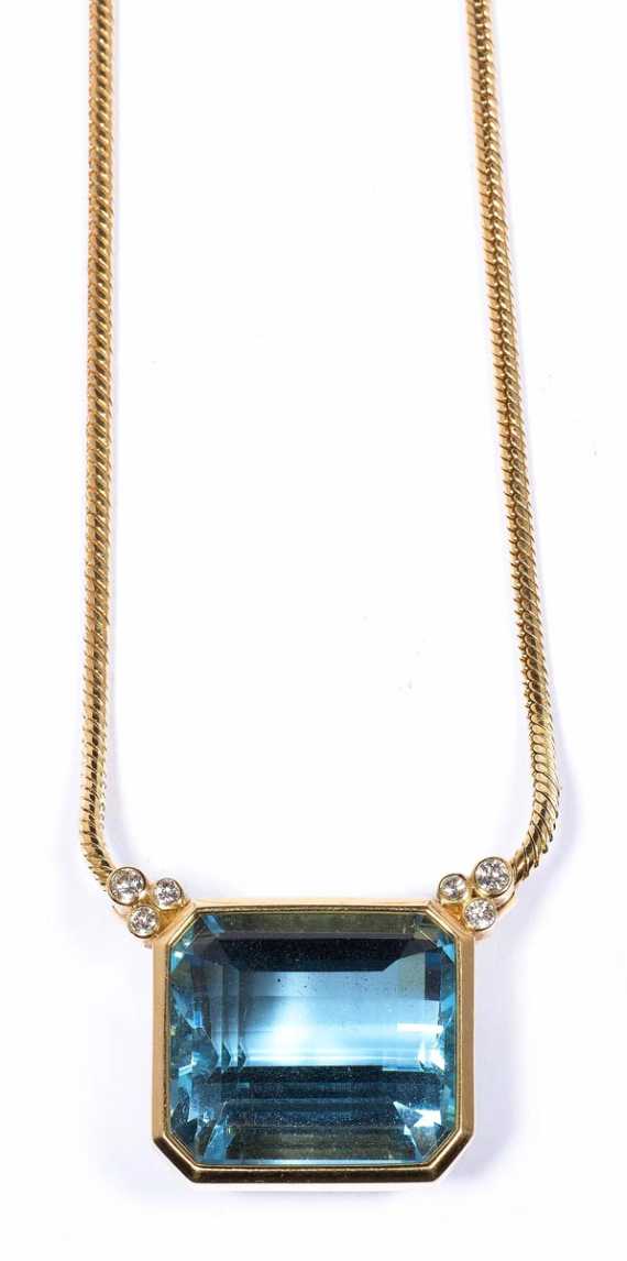 Appraisal: AQUAMARINE DIAMOND AND GOLD NECKLACE Yellow gold Decorative necklace of