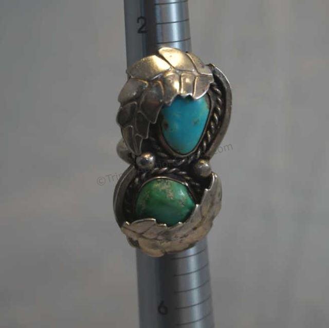 Appraisal: 's Native American - Navajo silver ring with natural turquoise