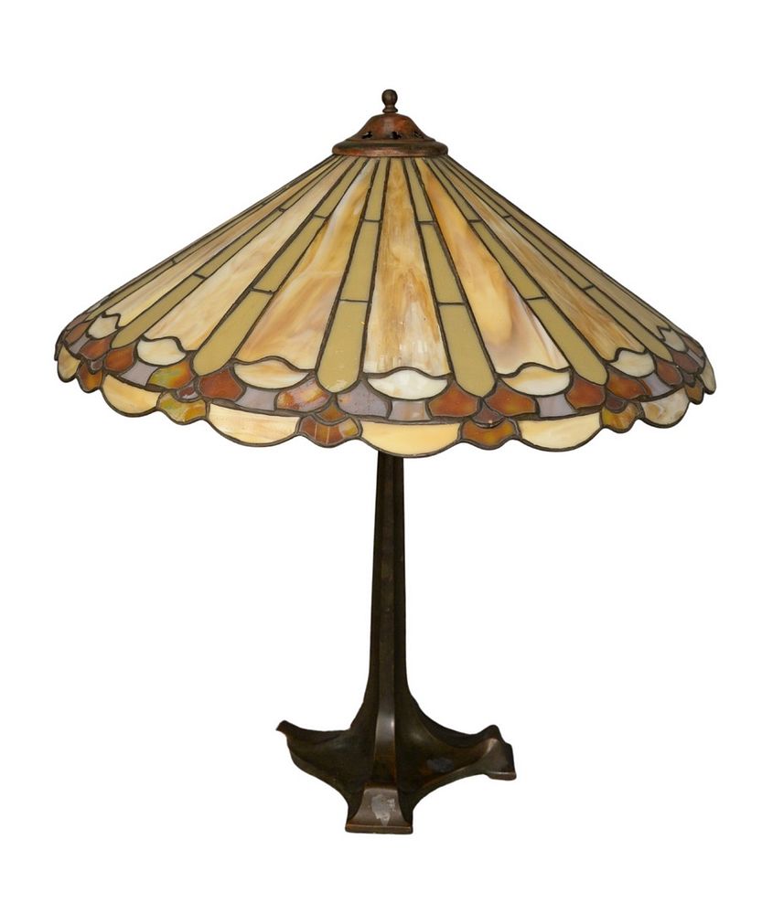 Appraisal: Leaded Shade Table Lamp having carmel glass shade on bronze