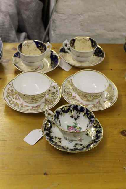 Appraisal: A PAIR OF SPODE PATTERN TEA CUPS and saucers with