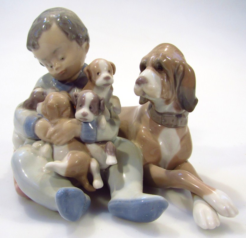 Appraisal: A Lladro figure group Mis Amigos New Playmates no printed