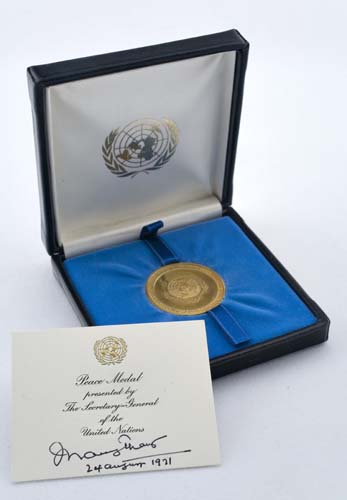 Appraisal: United Nations Peace Medal An k gold medal approximately inches