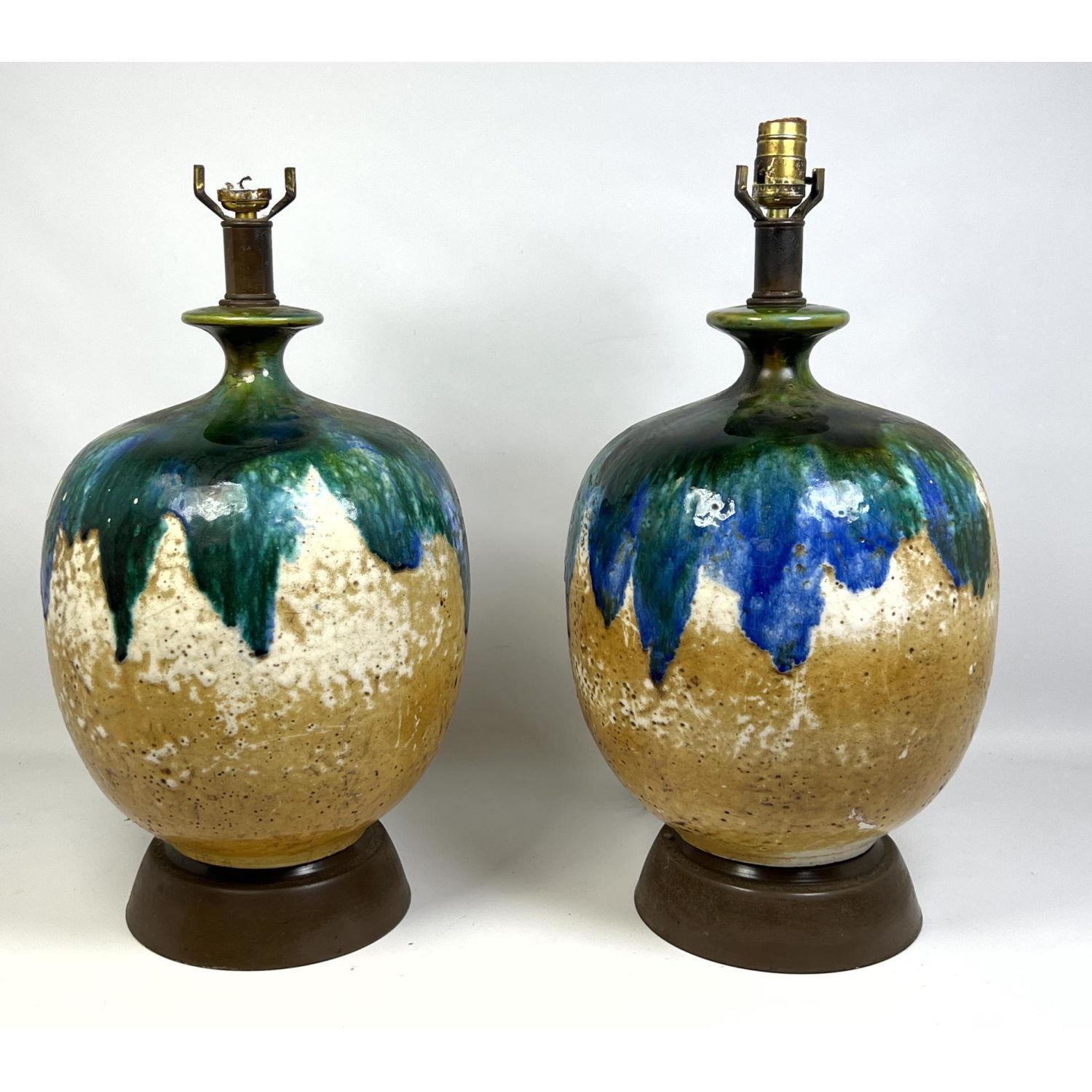 Appraisal: Pr Bulbous Ceramic Pottery Lamp Neutral glaze bodies with blue