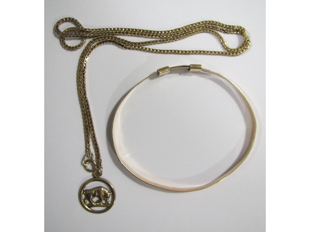 Appraisal: Lot comprising ct gold neckchain and a yellow metal bangle