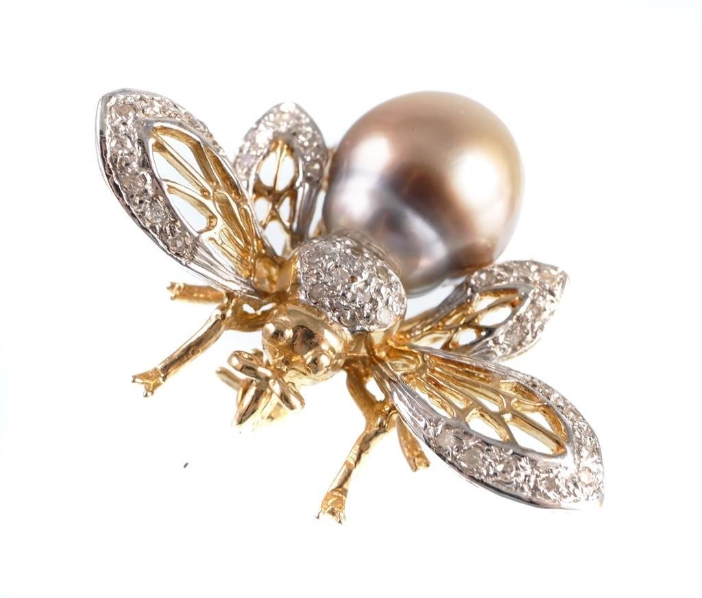 Appraisal: K yellow gold bee pin contains one mm baroque cultured