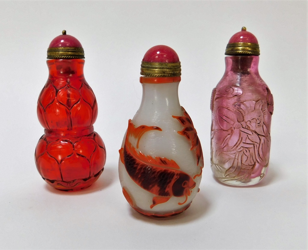 Appraisal: PC CHINESE PEKING GLASS OVERLAY SNUFF BOTTLES China th CenturyIncludes