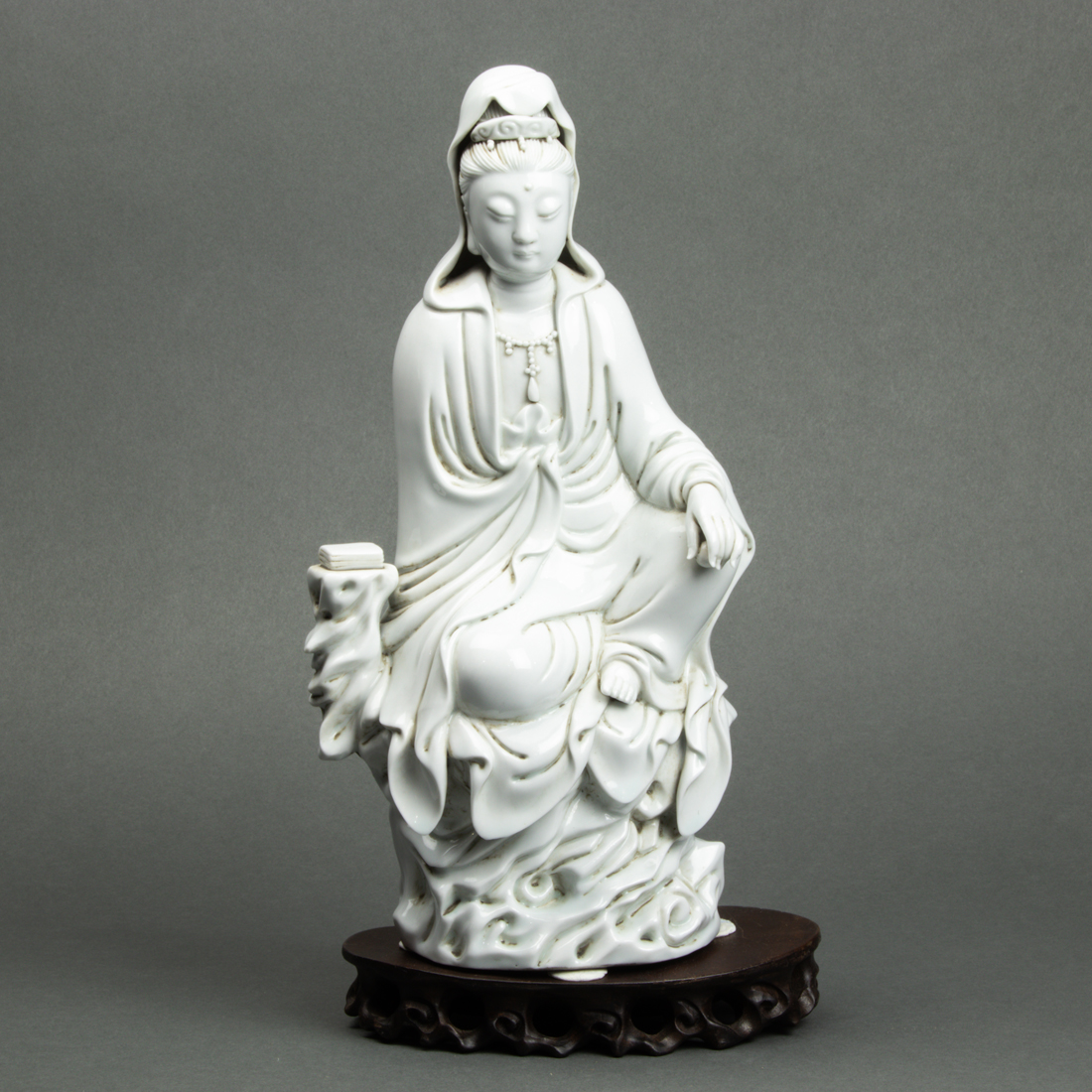 Appraisal: CHINESE BLANC DE CHINE GUANYIN FIGURE Chinese blanc de chine