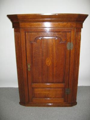 Appraisal: AN OAK CORNER CUPBOARD early th century the moulded cornice