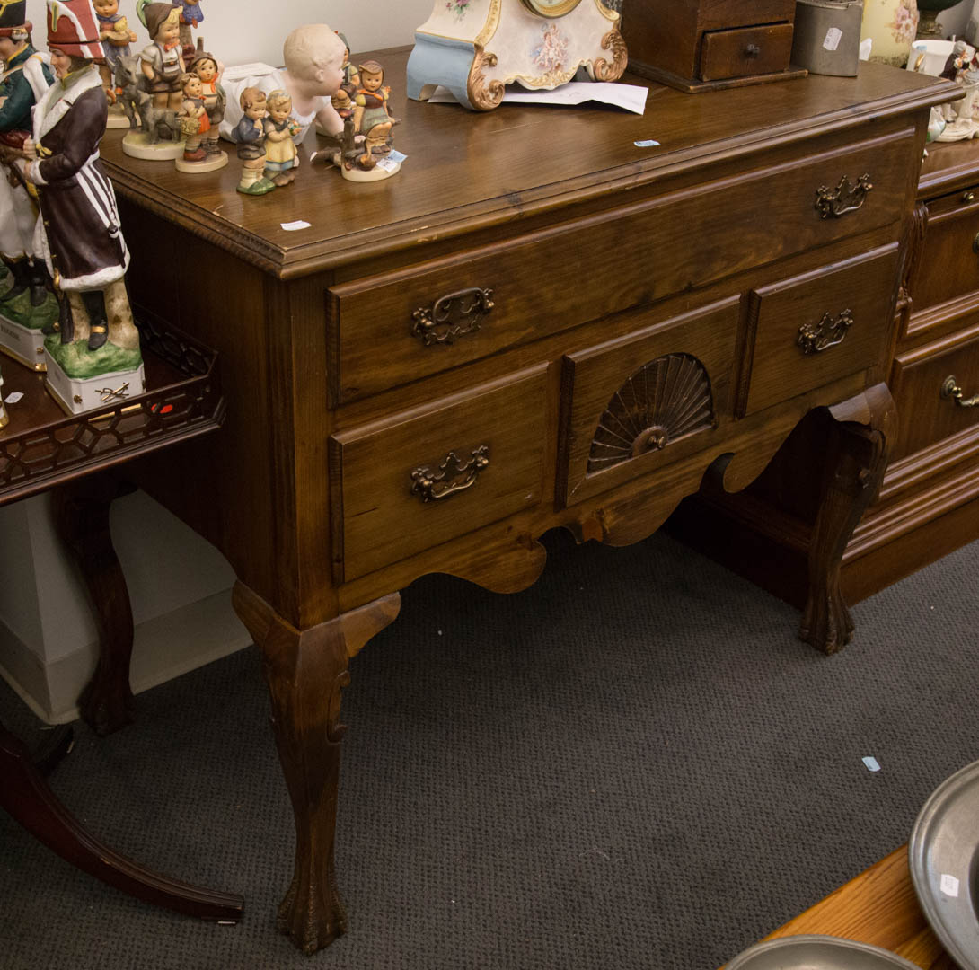 Appraisal: Chippendale style pine lowboy