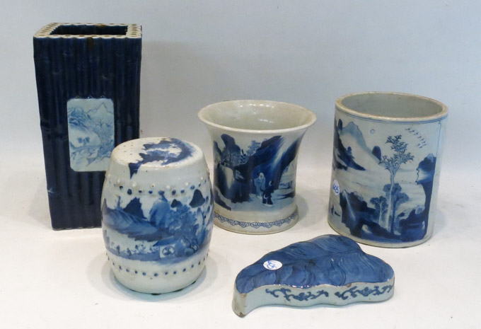 Appraisal: FIVE PIECES OF CHINESE BLUE AND WHITE PORCELAIN consisting of