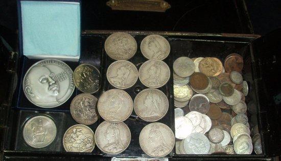 Appraisal: Seven Victoria crowns and sundry silver and other crowns