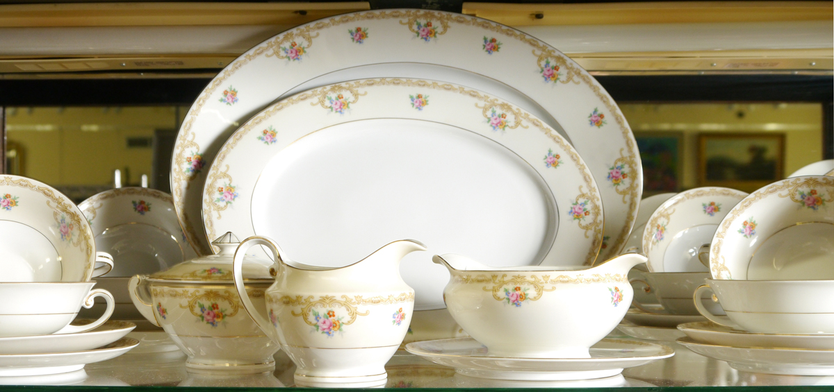 Appraisal: HW FLORAL CZECHOSLOVAKIAN CHINA SERVICE FOR Approx pieces in a