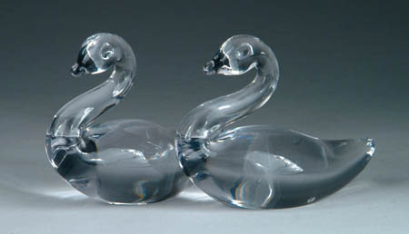 Appraisal: PAIR OF STEUBEN STYLE CRYSTAL SWANS SIZE - h x