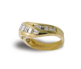 Appraisal: K GOLD AND DIAMOND BAND RING K yellow gold and