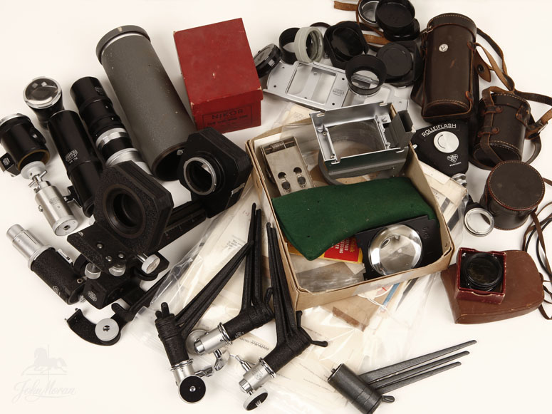 Appraisal: A mixed lot of Leica camera accessories A mixed lot