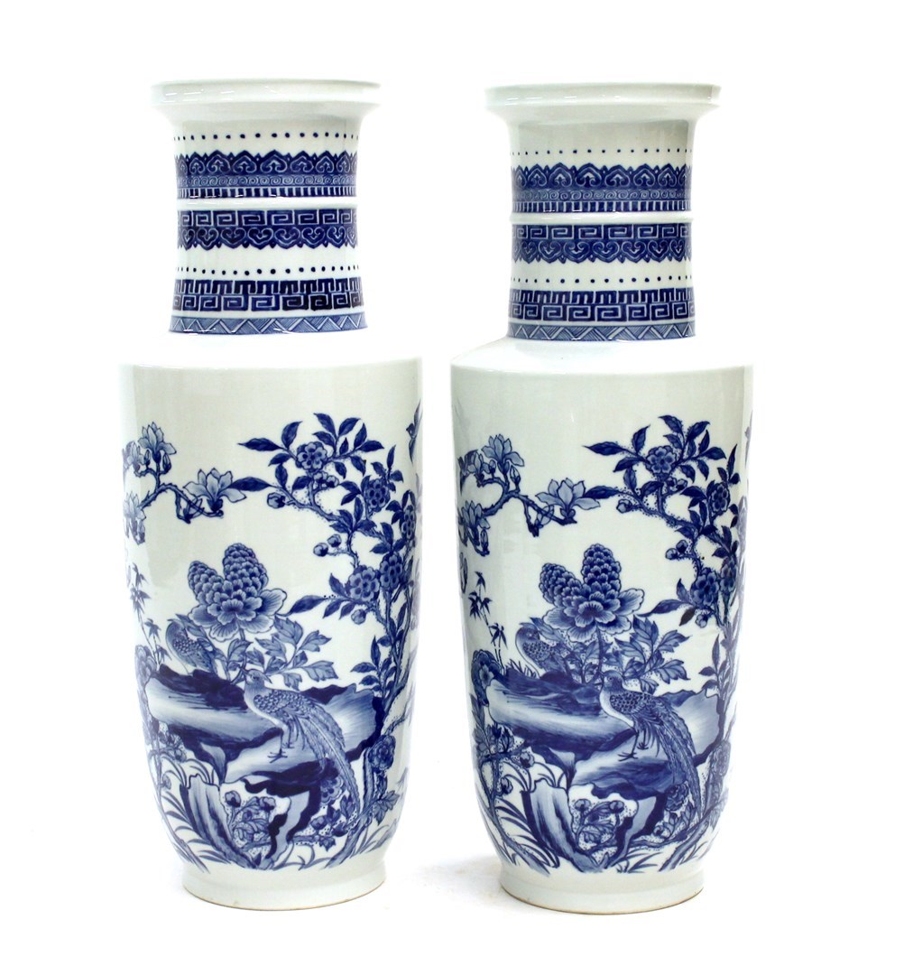 Appraisal: A pair of Chinese blue and white rouleau vases modern