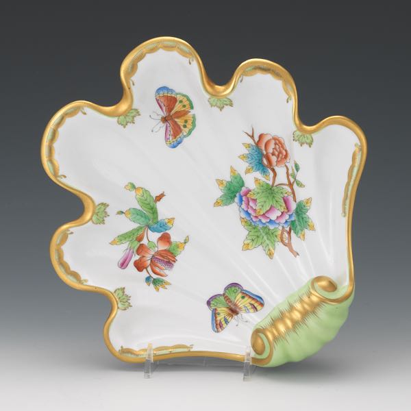 Appraisal: HEREND QUEEN VICTORIA SHELL SWEETMEAT DISH x x Hand painted