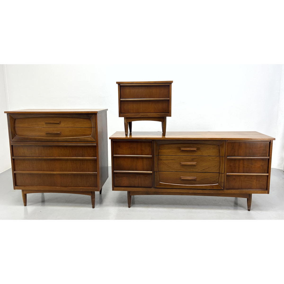 Appraisal: pc American Modern Walnut Bedroom Set High and Low Dressers