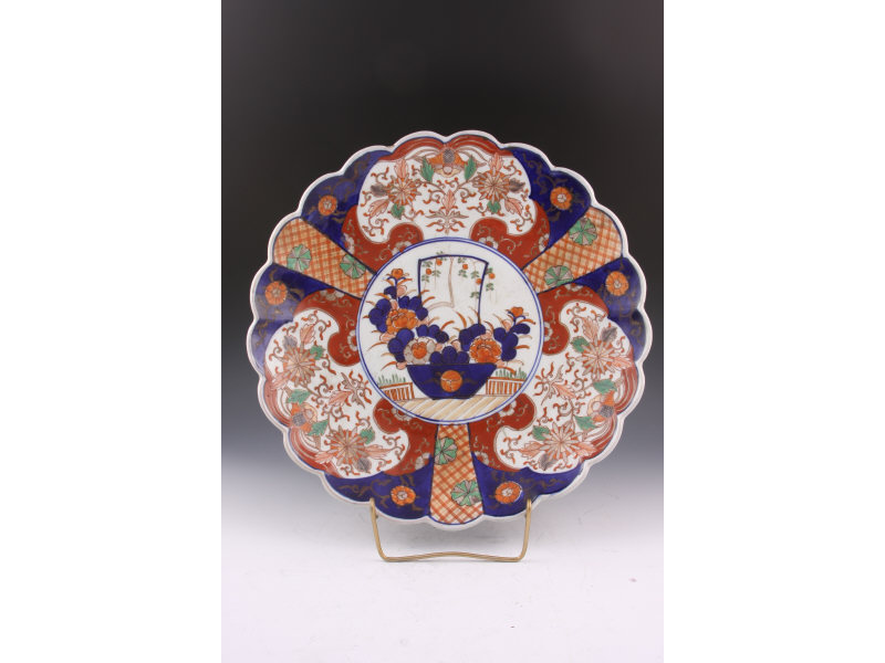 Appraisal: Imari Charger th c having a scalloped edge porcelain with