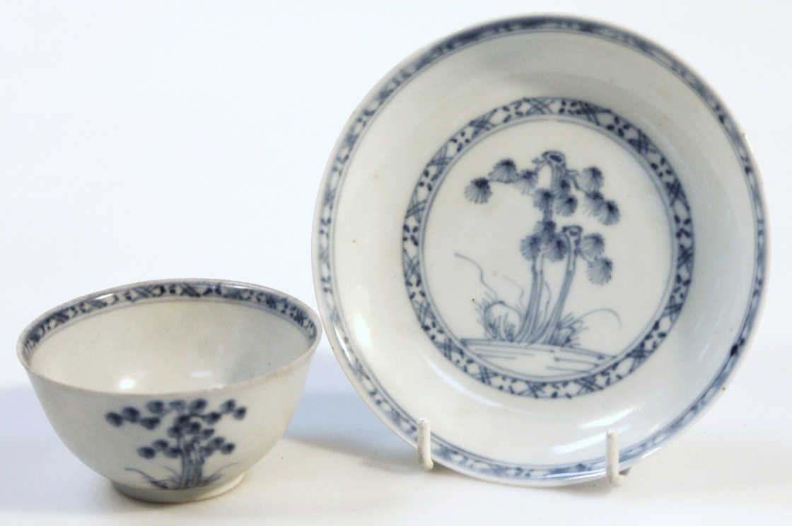 Appraisal: A Chinese Nanking Cargo blue and white saucer centred with