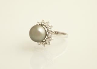 Appraisal: Lady's K White Gold Dinner Ring with an mm gray