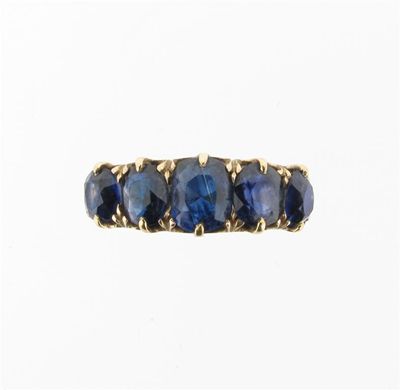 Appraisal: A five stone sapphire ring Set in gold with carved