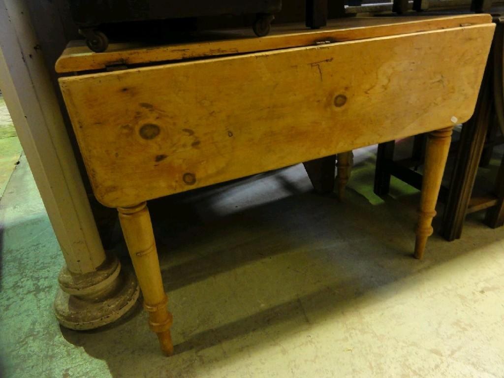 Appraisal: A Victorian stripped pine Pembroke table fitted with a single