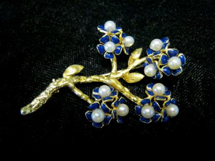 Appraisal: karat yellow gold pearl and enamel branch broochEleven pearl flowers