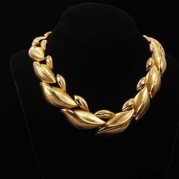 Appraisal: Monet Vintage Designer Gold Tone Laurel Leaf Link Choker Necklace