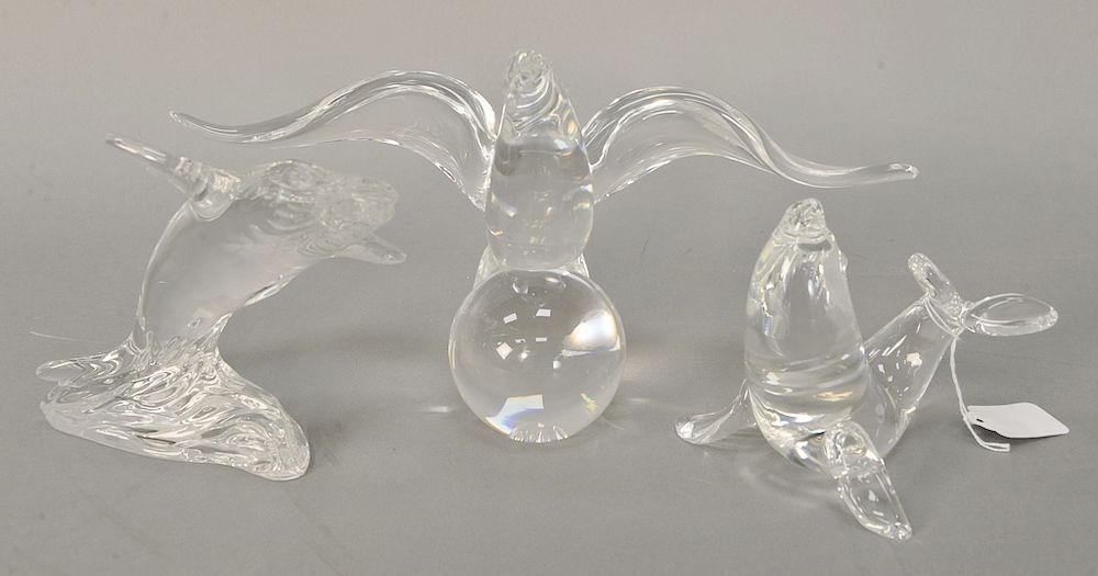 Appraisal: Three glass sculptures to include Steuben bird on ball with