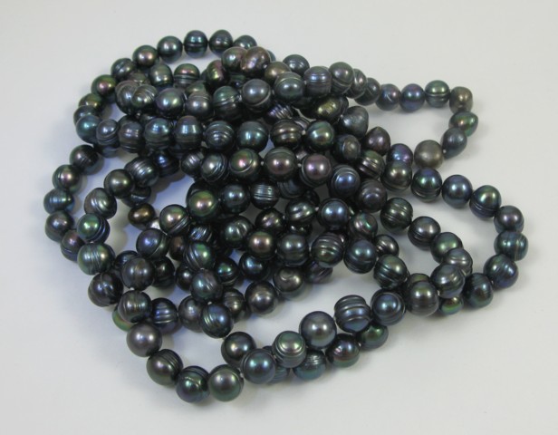 Appraisal: FRESHWATER PEARL NECKLACE strung with off round black peacock pearls