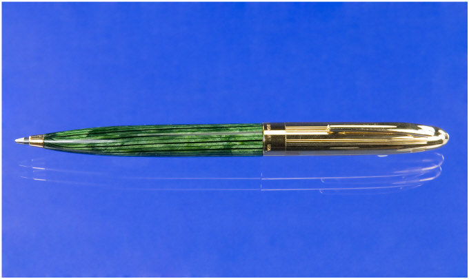 Appraisal: Sheaffer A Sheaffer Crest prototype green striated ball pen