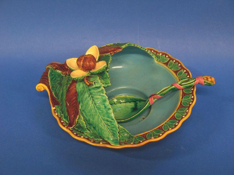 Appraisal: A VICTORIAN MINTON MAJOLICA COVERED DISH with an overlapping leaf