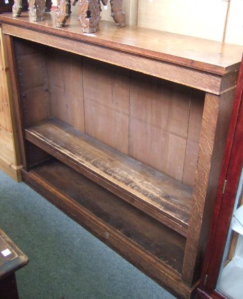 Appraisal: A th century oak adjustable bookcase bearing maker's name plaque