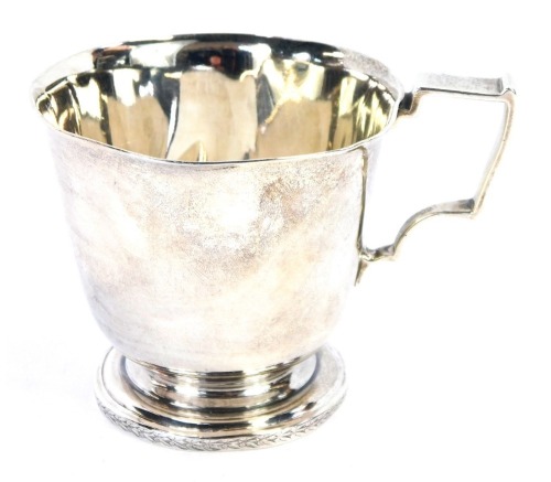 Appraisal: A George V silver child's cup with a fluted top