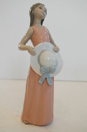 Appraisal: LLADRO FIGURE GIRL WITH HAT