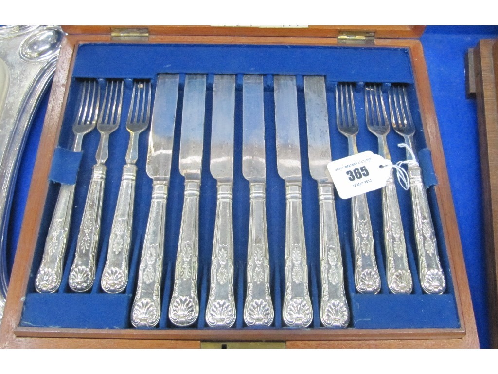 Appraisal: A cased twenty four piece silver plated fruit cutlery set