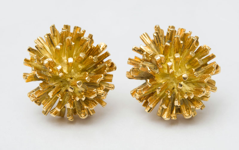 Appraisal: PAIR OF K GOLD SEA ANEMONE EARCLIPS Stamped ' k'