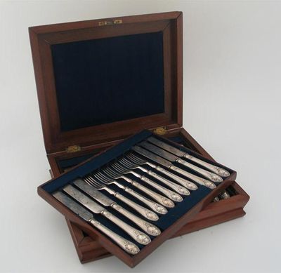 Appraisal: A Victorian cased set of eighteen pairs of dessert knives