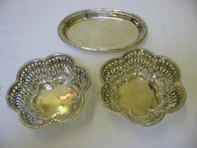 Appraisal: AN EDWARDIAN CRUET TRAY of oval form with foliate reeded