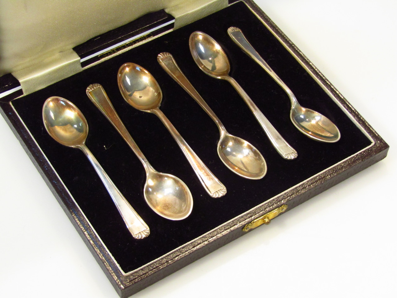 Appraisal: A cased set of Elizabeth II silver teaspoons each with