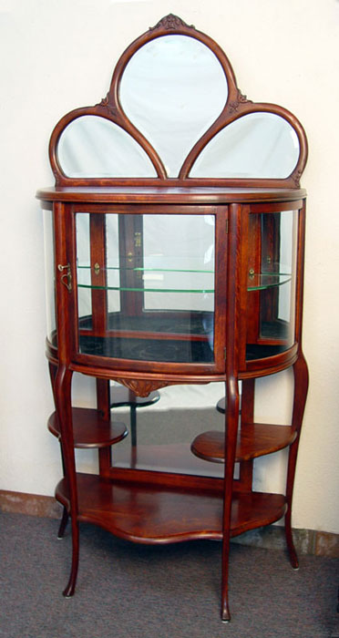 Appraisal: EDWARDIAN MAHOGANY ETAGERE Trio of mirrors fan over a glass