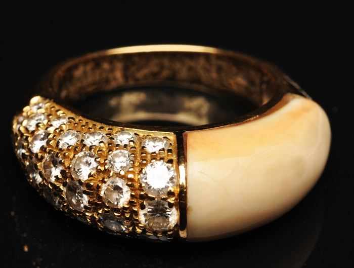 Appraisal: GOLD DIAMOND AND IVORY RING Stamp worn size