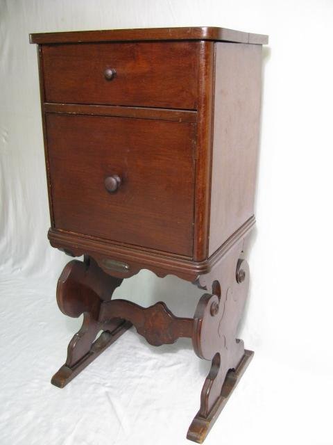 Appraisal: Early th century mahogany metal lined humidor Hinged lid exposes