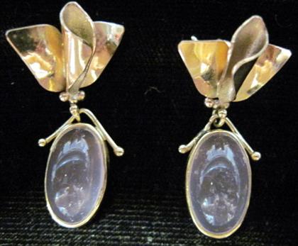 Appraisal: Yellow gold and quartz earringsFan form studs with Oval cabochon