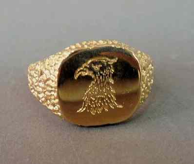 Appraisal: Men's k yg signet type ring with engraved eagle head