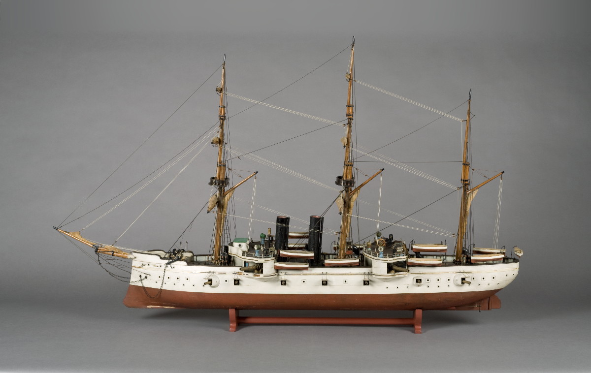 Appraisal: CASED MODEL OF THE CRUISER U S S CHICAGO CIRCA